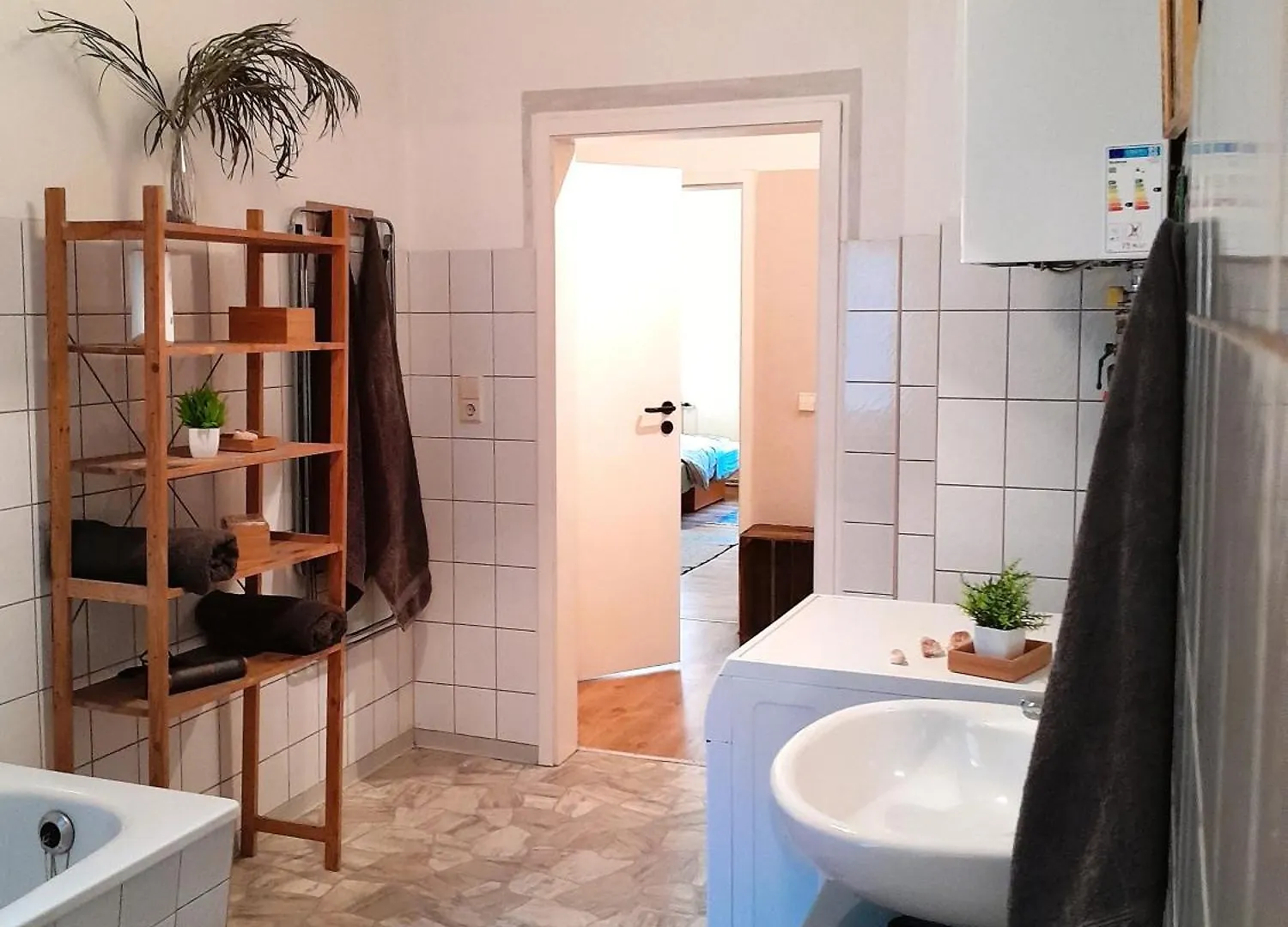 Spacious 2-Room-Apartment In Leutzsch Leipzig 0*,